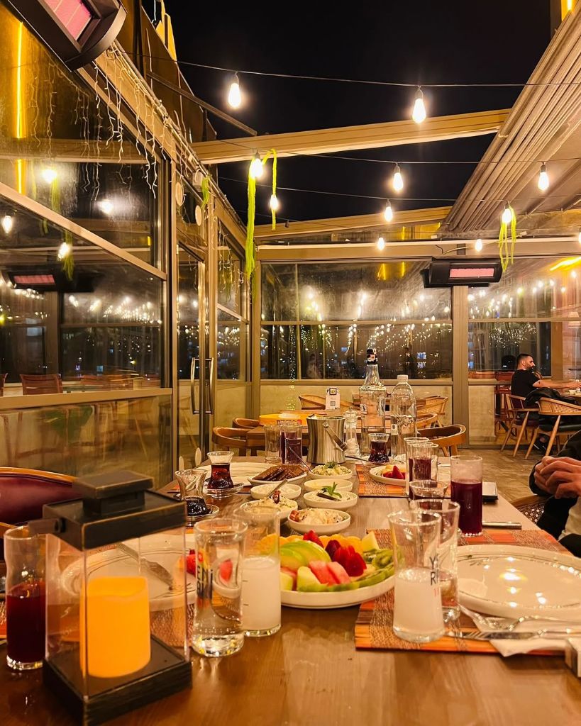 Piraye Sahne Atmosfer